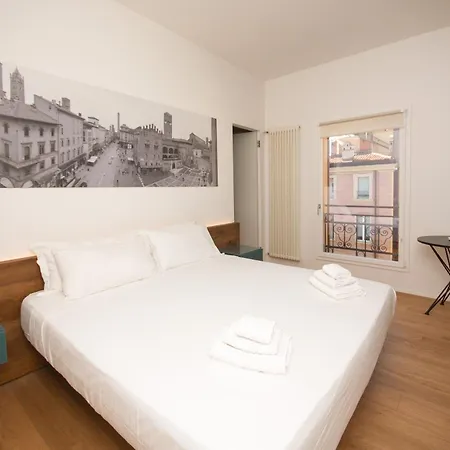 Lägenhet Enjoy - Luxury Experience In The Heart Of Bologna